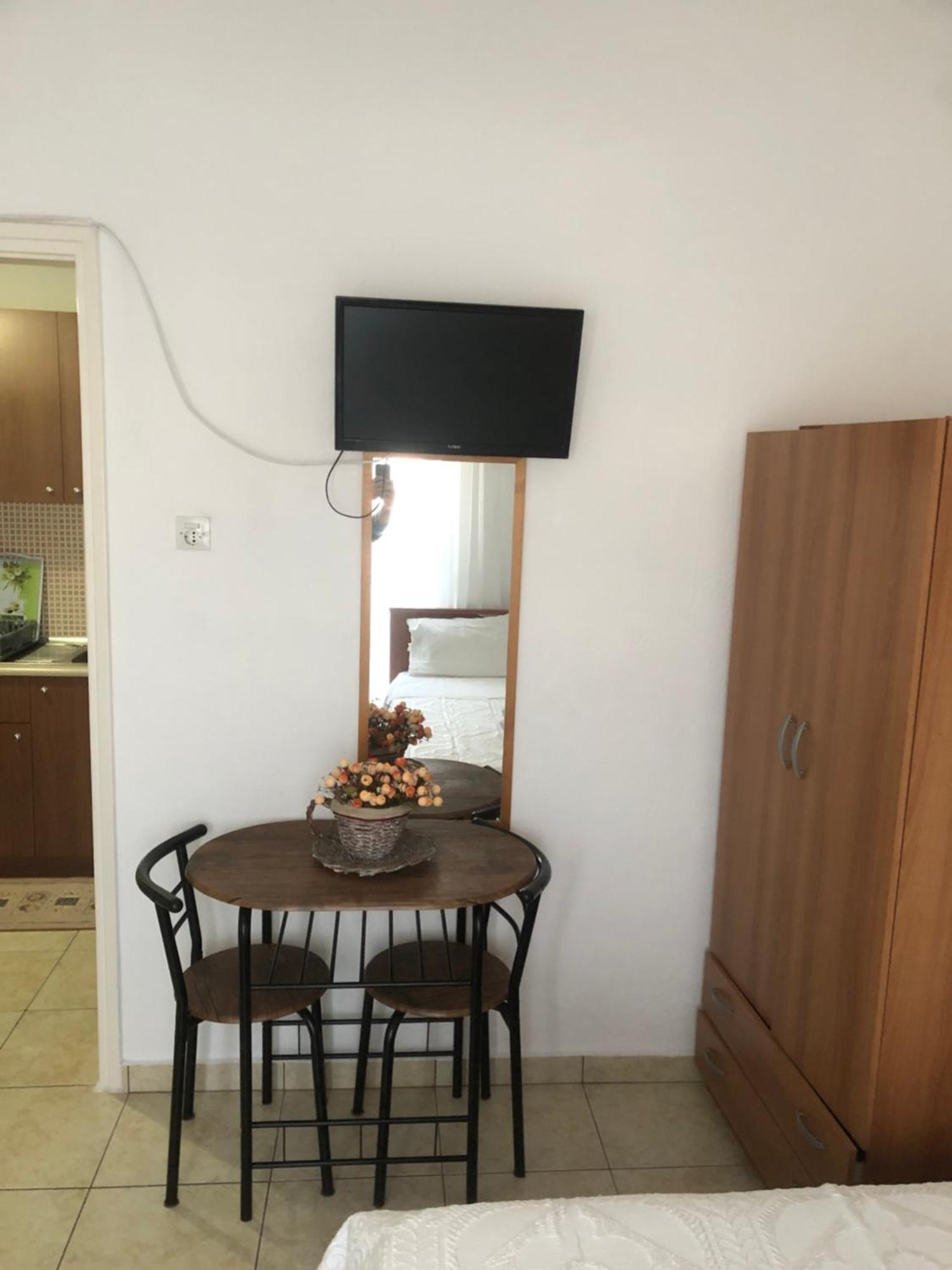 Nikos Rooms Неа-Перамос Екстер'єр фото